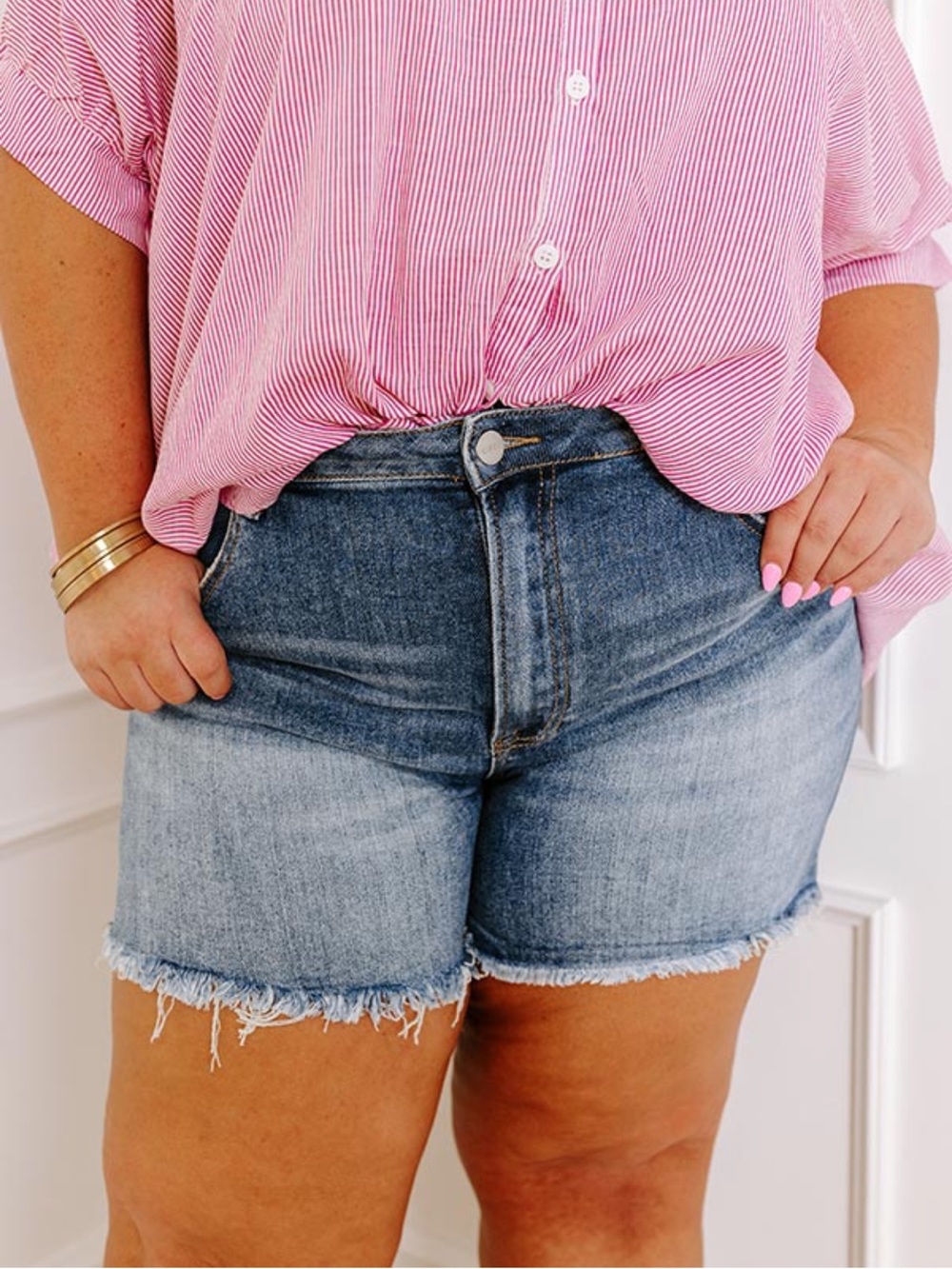 PLUS SIZE RISEN SHORTS - Picture 2 of 4